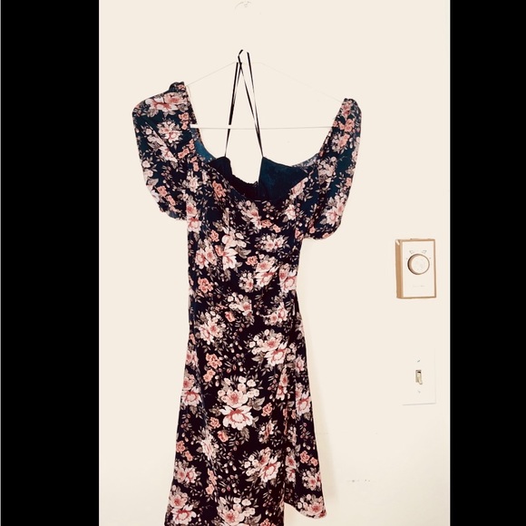 New Abercrombie floral mini dress - Picture 3 of 4